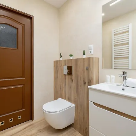 아파트 Unique Bialopradnicka With Balcony In By Renters *